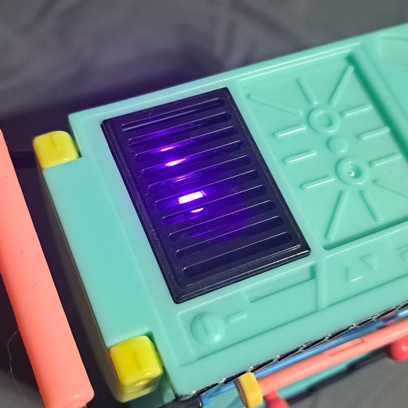 L.O.L Surprise! O.M.G. To-Go Diner Playset w/ Serving Utensils LIGHTS UP - Picture 5 of 5